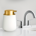Dozownik do mydła w płynie ceramiczny biały złoty 400 ml łazienkowy