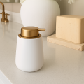 Dozownik do mydła w płynie ceramiczny biały złoty 400 ml łazienkowy